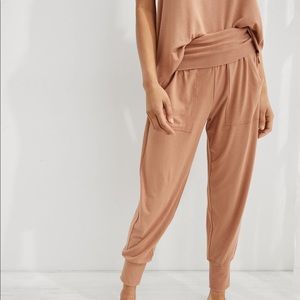 Aerie Lounge Set